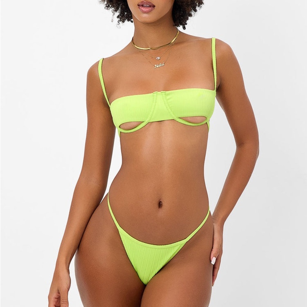 Frankie’s Bikinis Campbell Plissé Underwire Bikini Top size medium